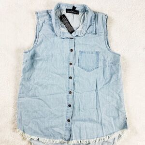 derek heart Denim Style Sleeveless Snap Button Up Collared Top Size Medium NWT